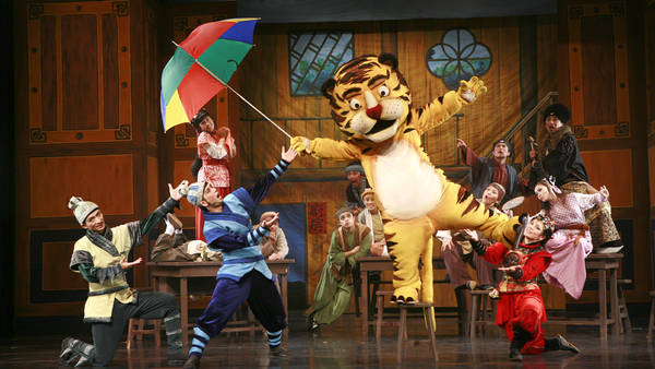 【2022 Weiwuying New Year & Lantern Festival Series】Wu Song Loves Tiger & Paperwindmill Cutesy Tiger Parade