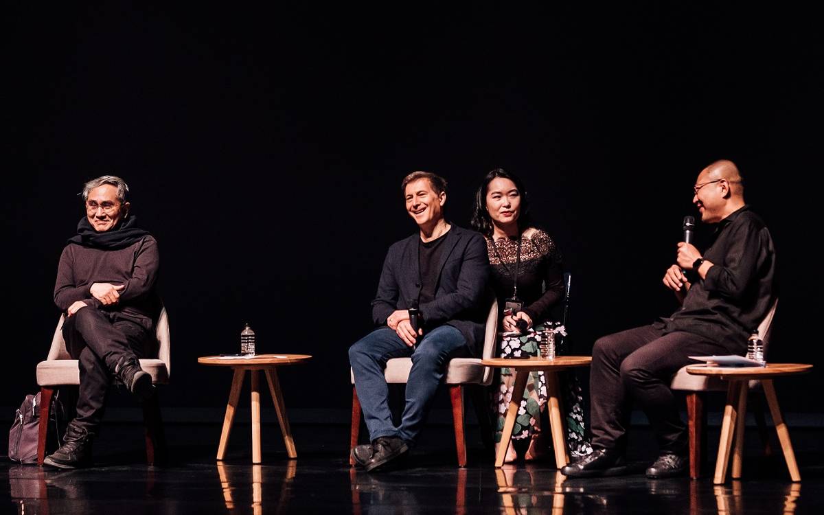 Photo:  “Opera House Masterclass,” inviting Lin Hwai-min, founder and artistic director of Cloud Gate Dance Theatre, and Martin Schläpfer, artistic director and chief choreographer of Ballett am Rhein, to engage in conversation with Weiwuying artistic director Chien Wen-pin.